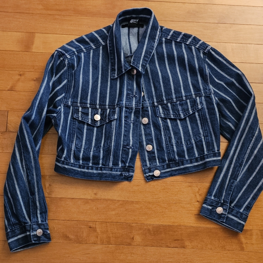 Forever 21 Blue and White Striped Cropped Jean Jacket Pre Owned Size Small